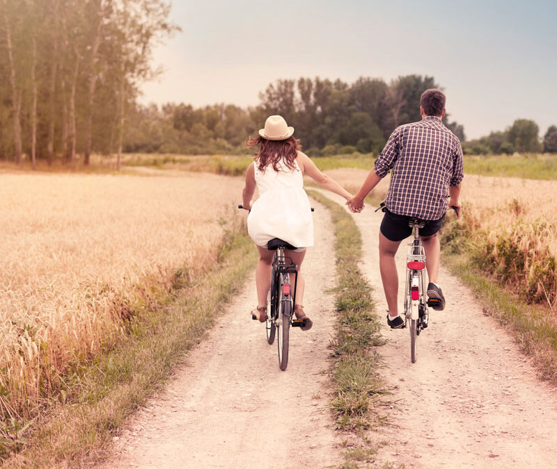 Couple-Spending-Time-Together-Having-Fun